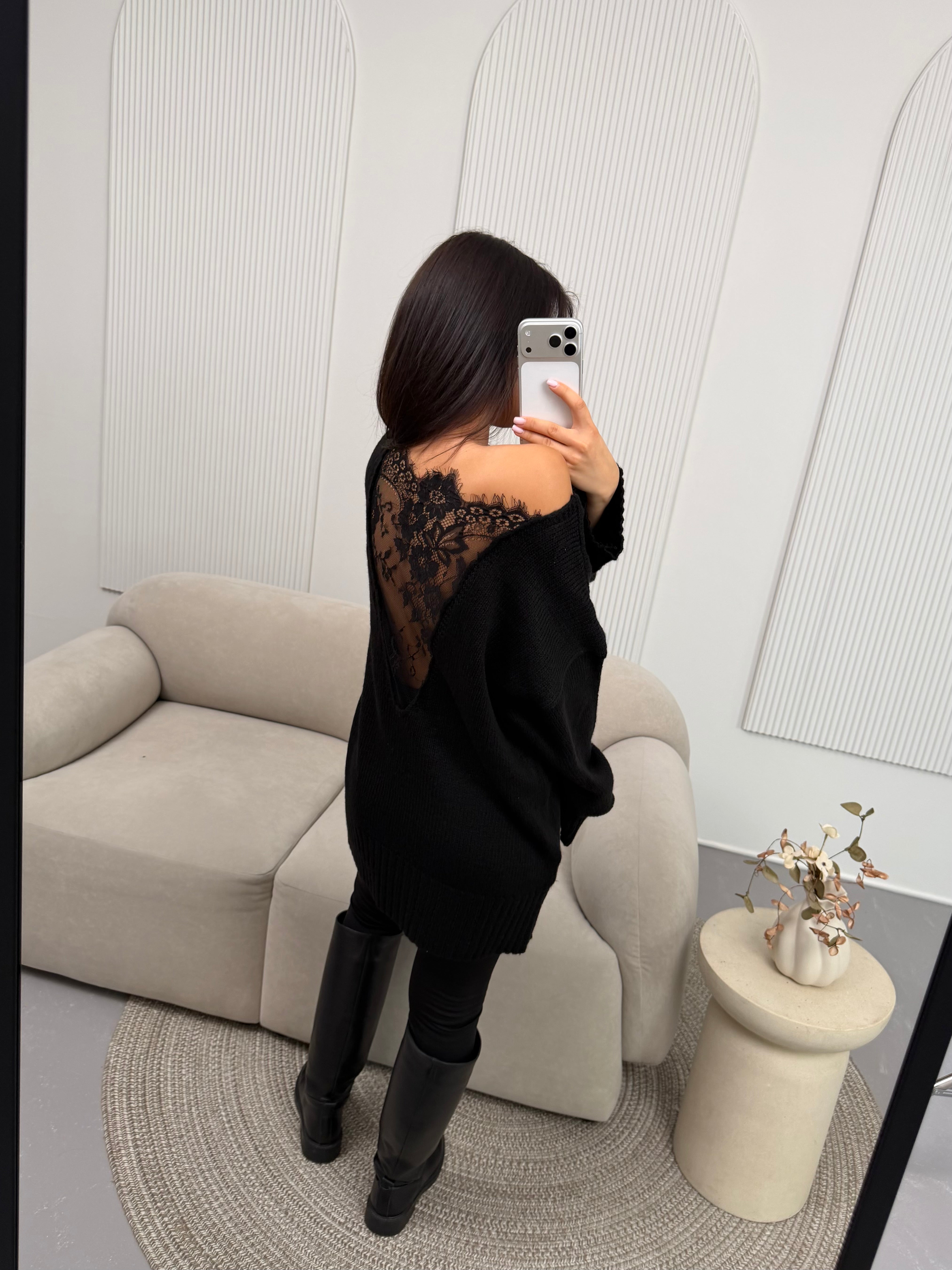 Светр з мереживною спинкою