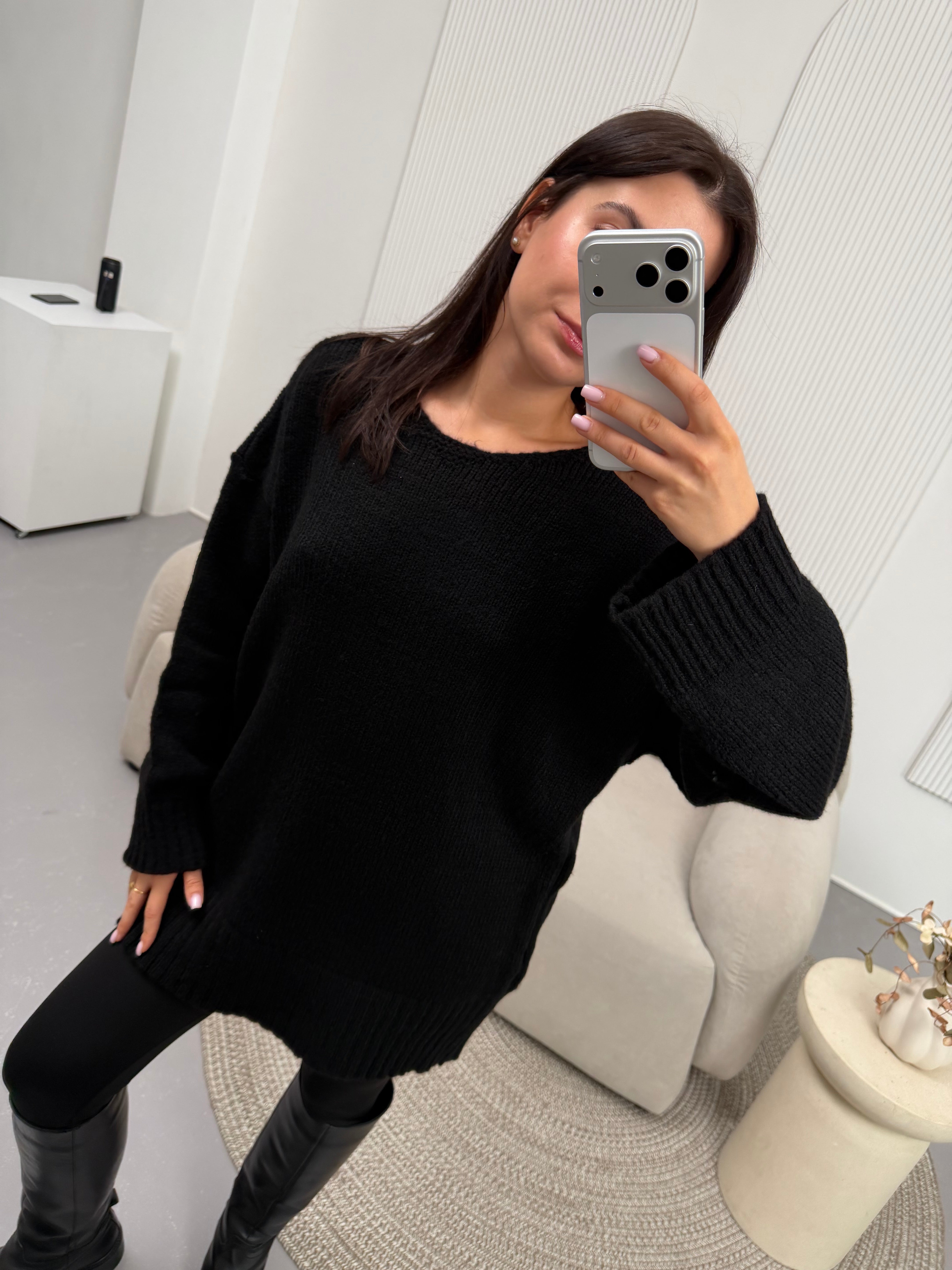 Светр з мереживною спинкою