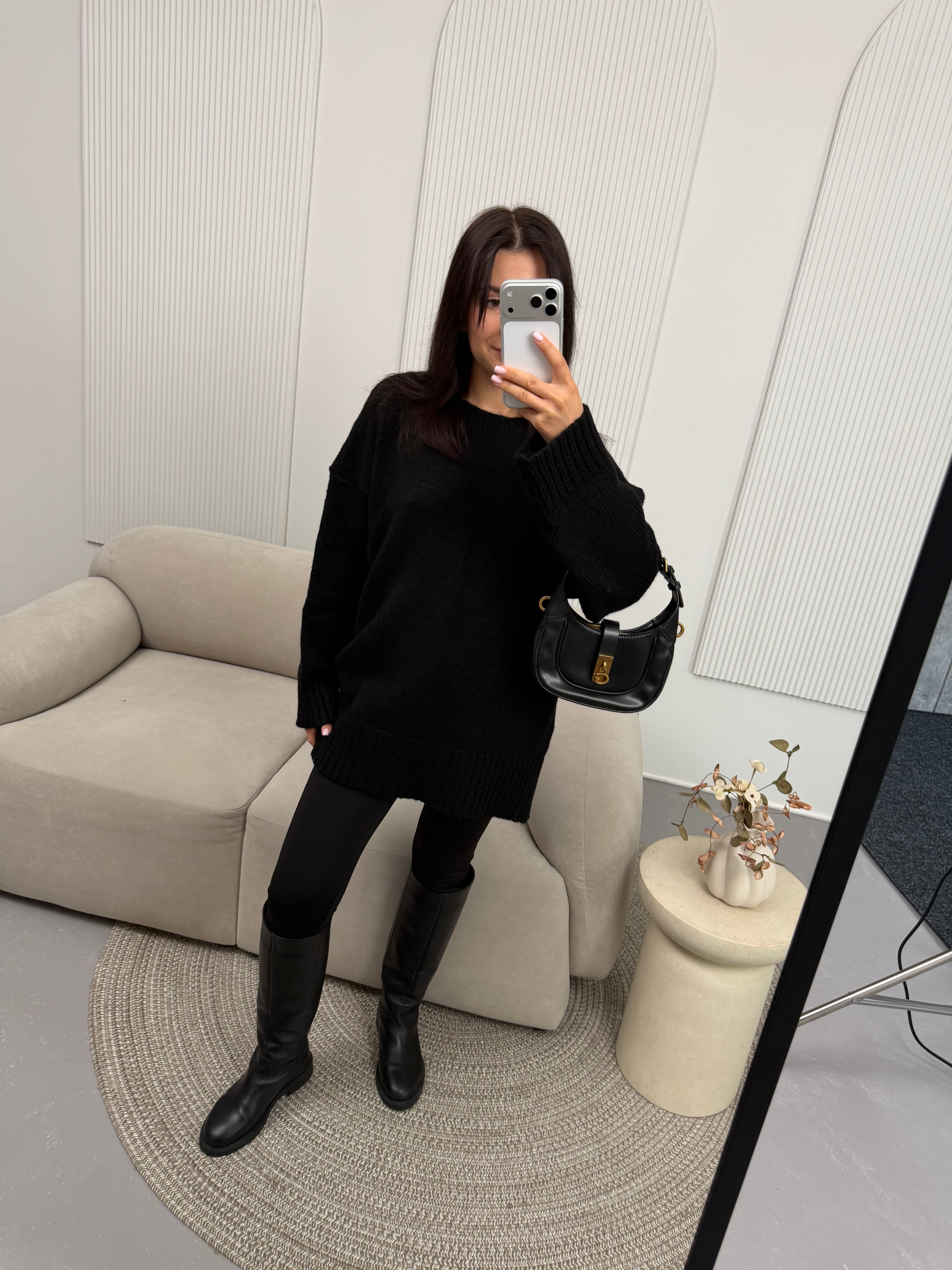 Светр з мереживною спинкою