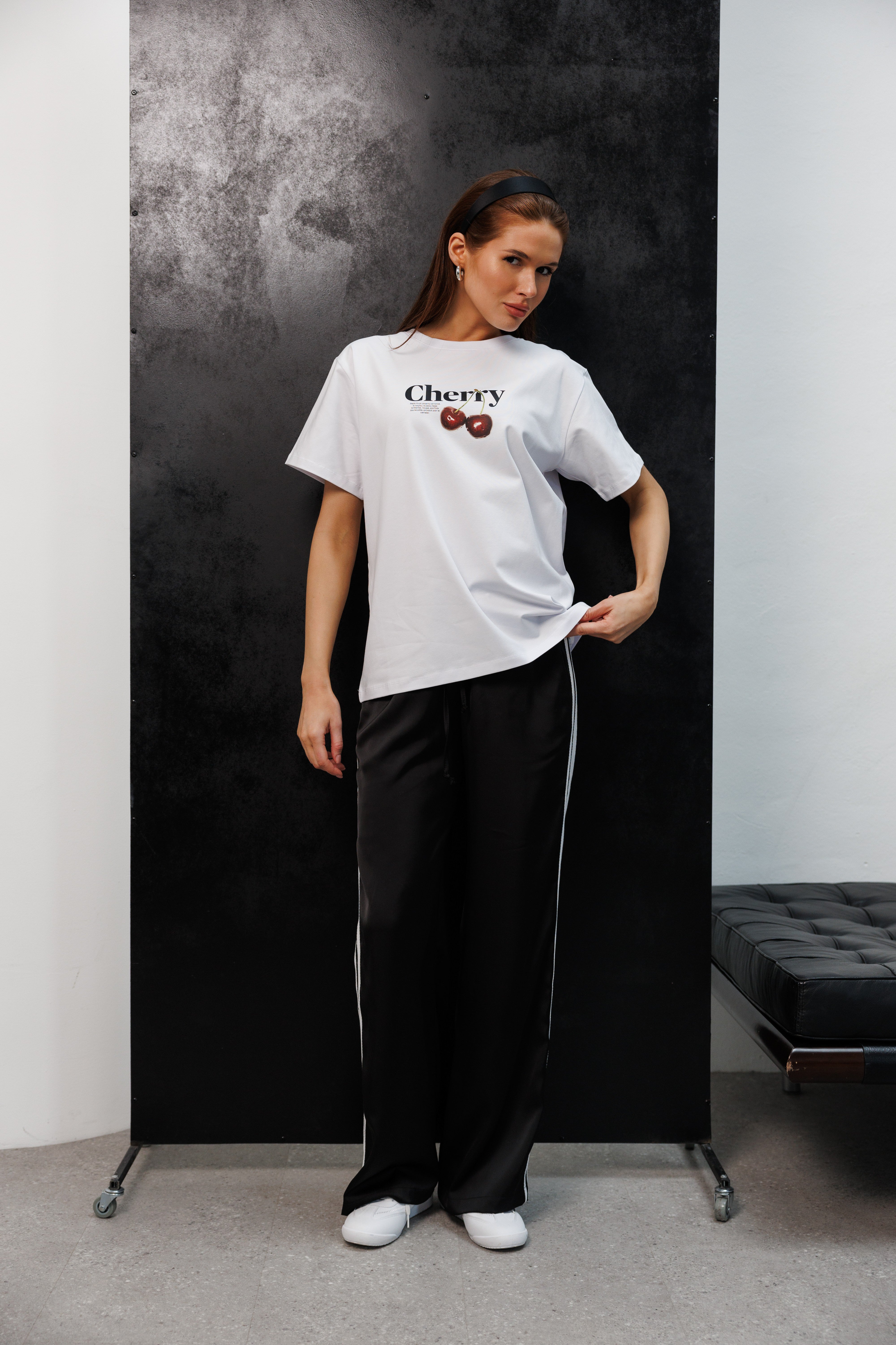 Футболка з принтом CHERRY