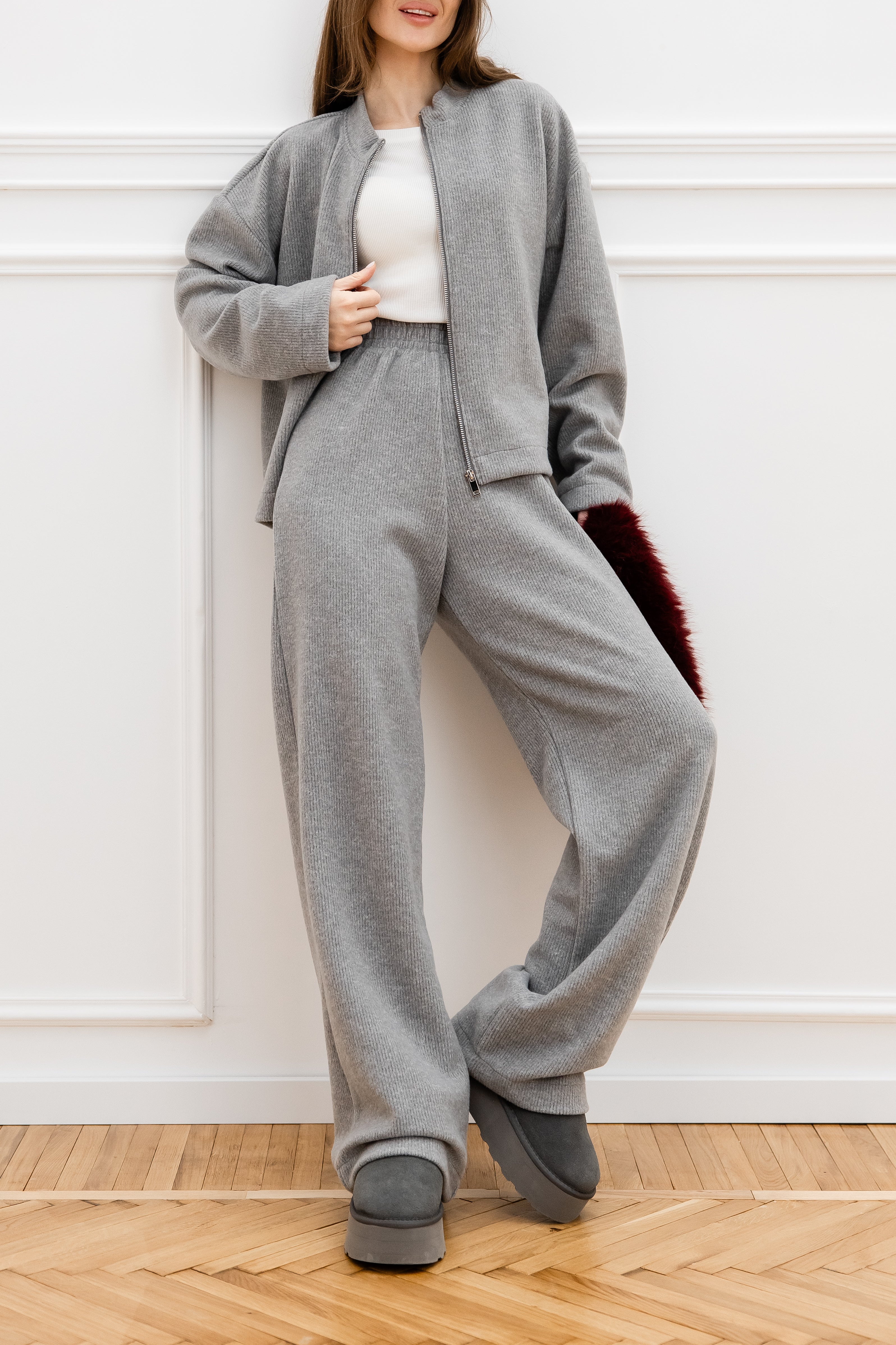 Костюм вʼязаний сірий