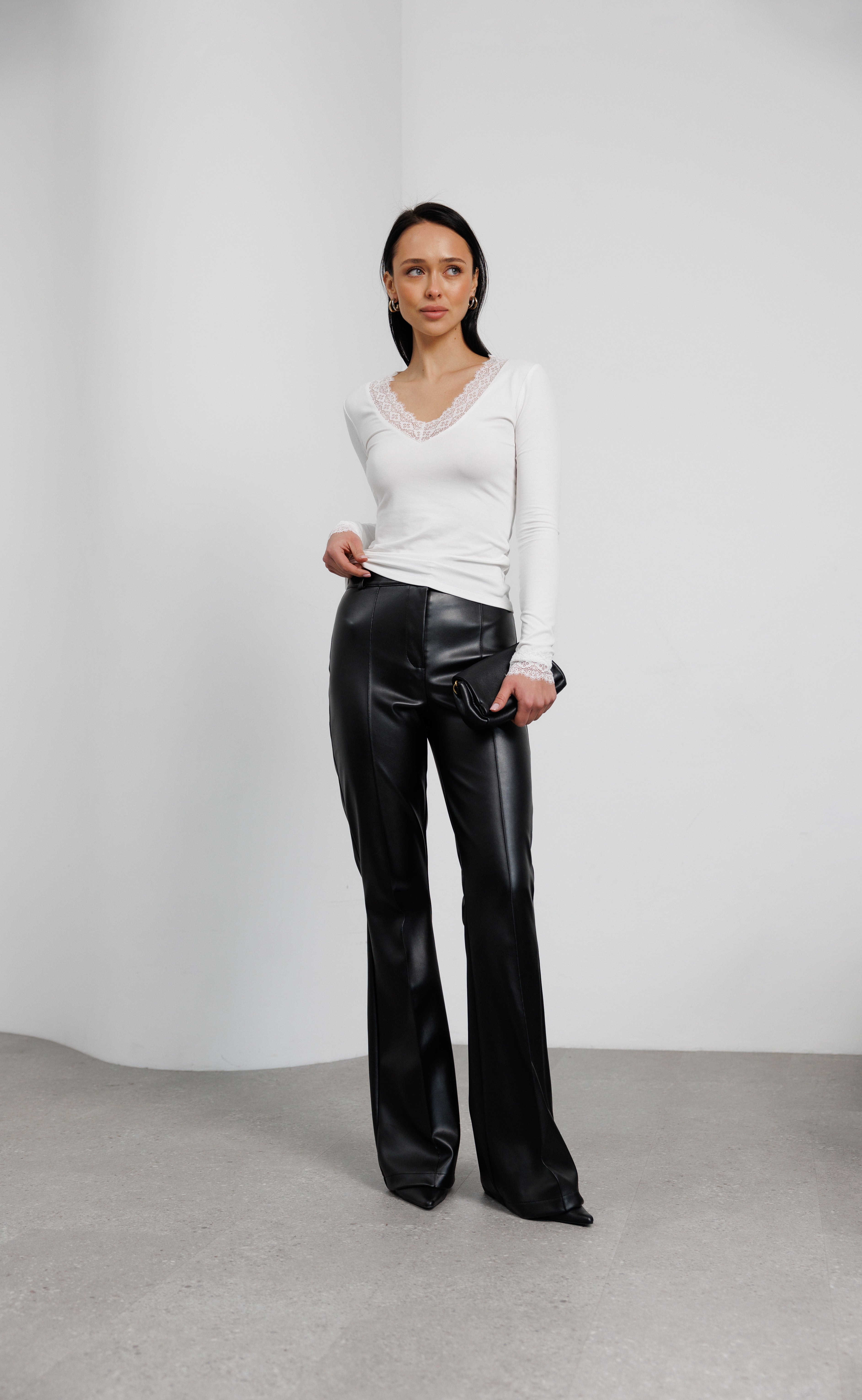 Штани з еко-шкіри чорний