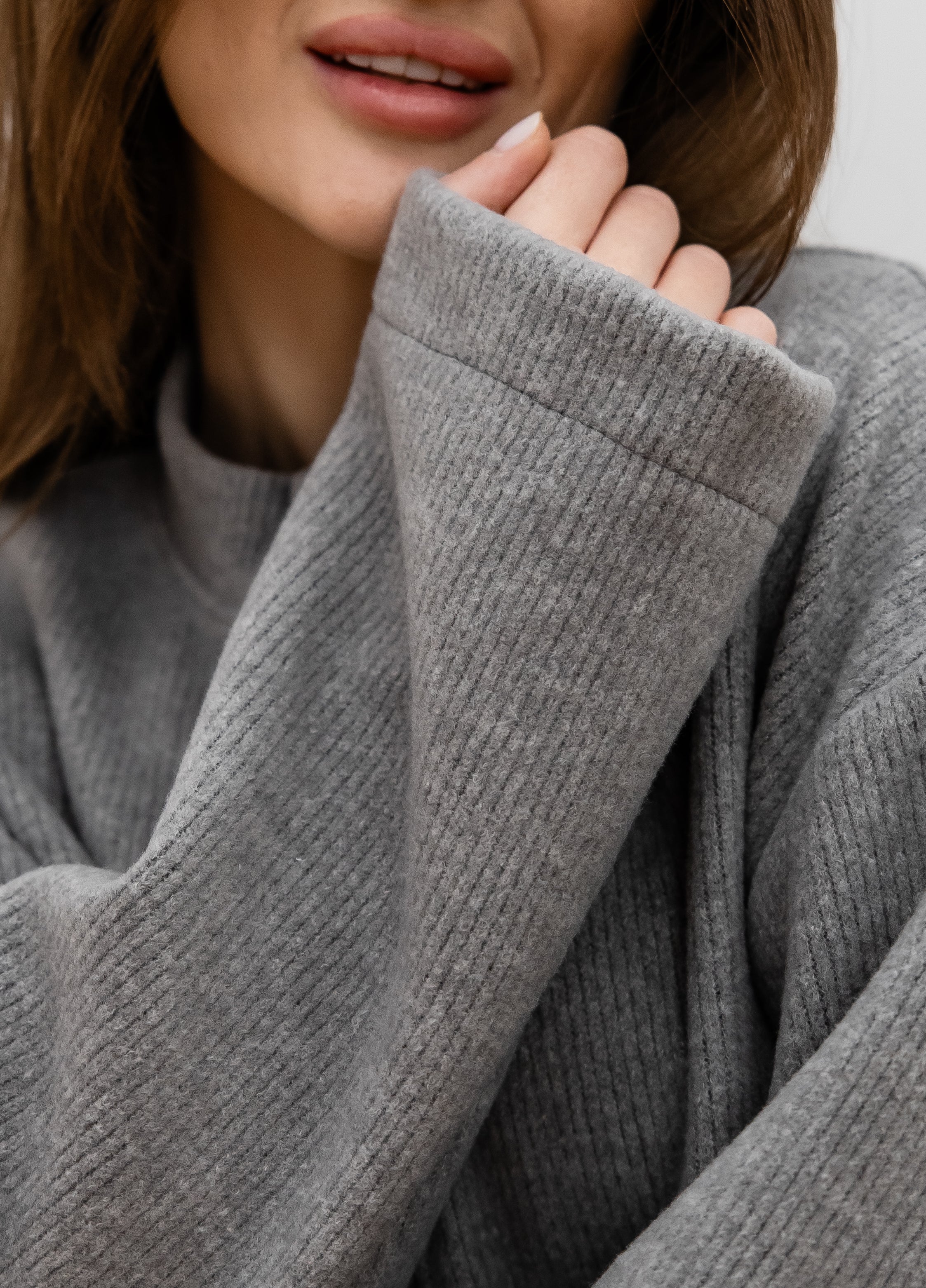 Костюм вʼязаний сірий