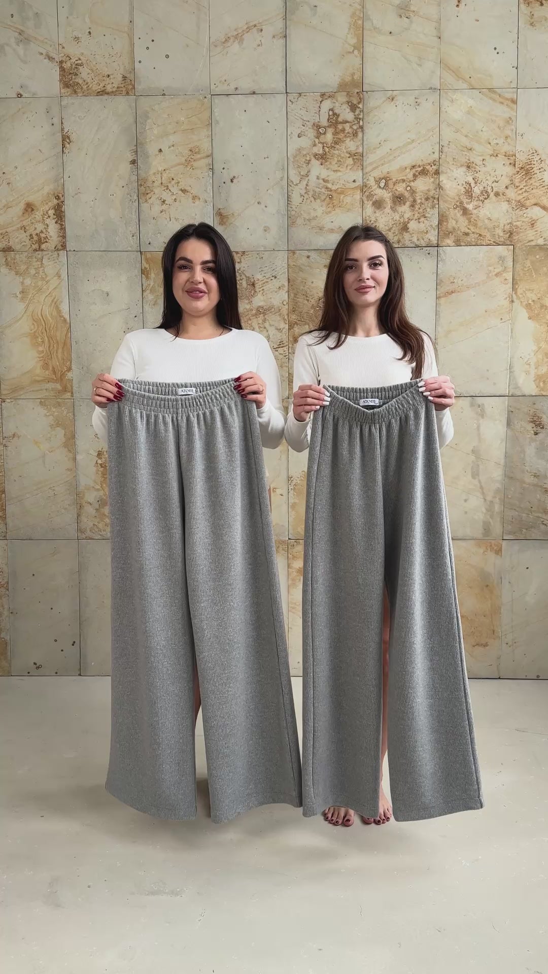 Костюм вʼязаний сірий